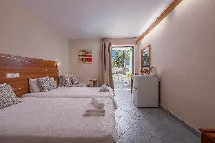 Dionysos & 3* هانيوتي