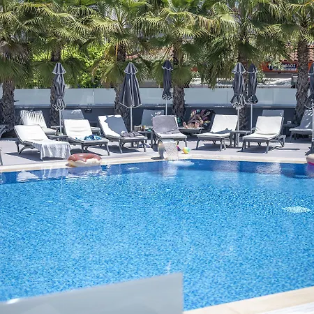 فندق Dionysos & 3*