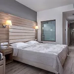 Dionysos &