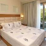 Dionysos & Hotel