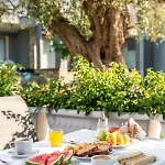 Dionysos & Hotel