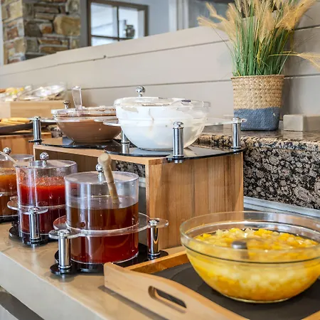 Dionysos & 3* Hanioti