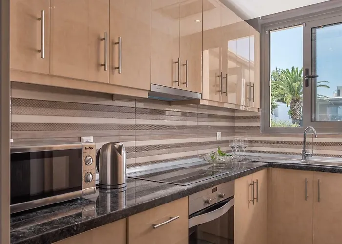 Dionysos & Ханиоти